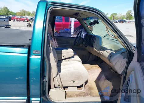 1996 GMC Sierra C1500 z USA, uszkodzony, nr VIN 1GTEC14W1TZ541091